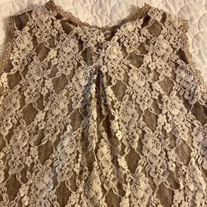 Tollar lace no sleeve shirt